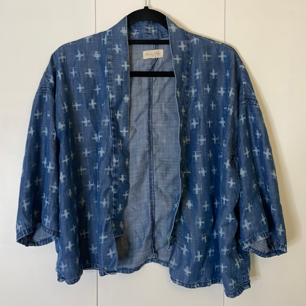 Azure Skies kimono style top size M